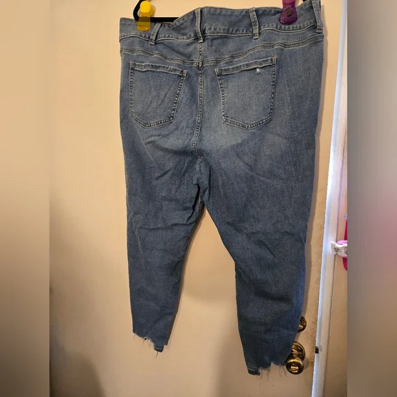 Torrid 3 Button High-Rise Distressed Jegging 24R (c) - Picture 9 of 13